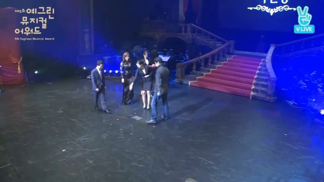 161107 MC Seohyun Cut (with Yoo Junsang & Han Jisang) - 5th Yegreen Musical Award Part 1-2 смотреть онлайн
