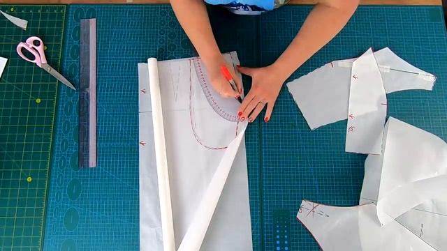 Модный сарафан этого лета. Моделирование и раскрой очень комфортного сарафана из льна.mp4 смотреть онлайн