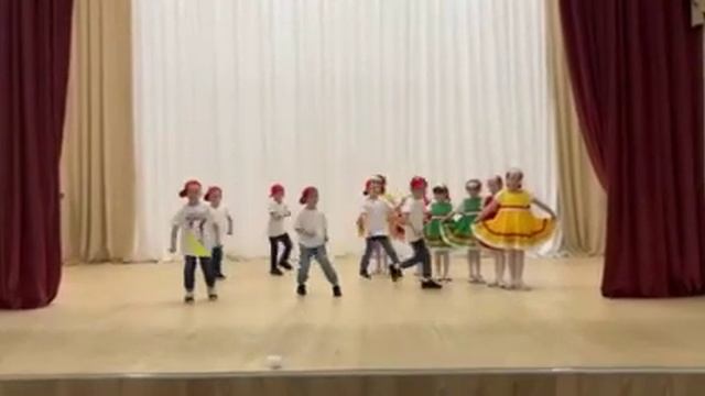 МБ ДОУ "Светлячок" п.Чернянка Белгородской области, танец "Народный перепляс" смотреть онлайн