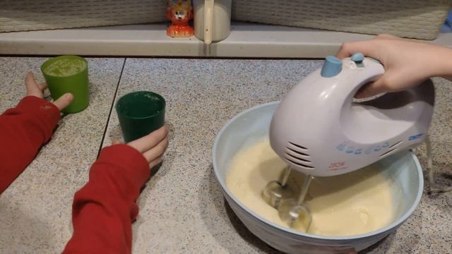 Я готовлю. Пирог манник на кефире. #яготовлю #манникнакефире #манниквмультиварке #4Д #четыредевочки смотреть онлайн