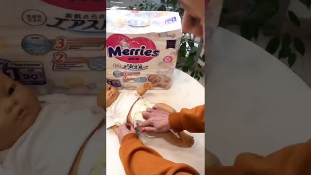 как надеть подгузник на новорожденного смотреть онлайн