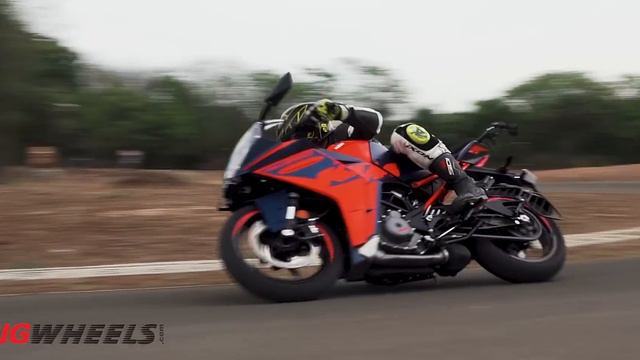 2022 KTM RC 390 Track Ride Review | Explosive And Friendly At The Same Time смотреть онлайн