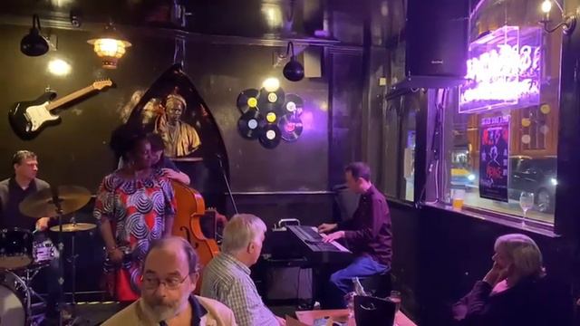 Sparkles sings, It Could Happen to You смотреть онлайн