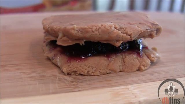Quest Bar Peanut Butter & Jelly Sandwich смотреть онлайн