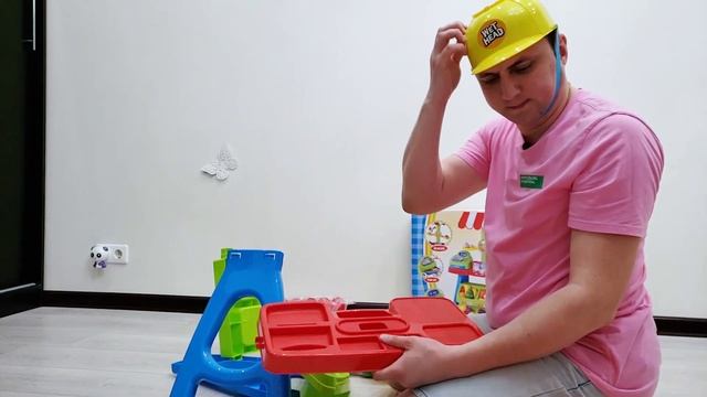 Милана превращается в супергероя и помогает своим друзьям смотреть онлайн