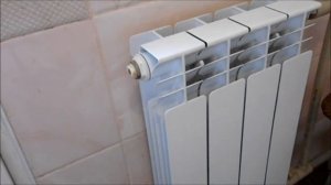 Неравномерно греется радиатор отопления  Стравливаю воздух