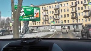 Вращение руля при поворотах налево и направо.