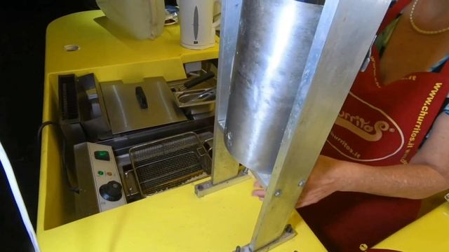 Итальянская УЛИЧНАЯ Еда - Большой ФЕСТИВАЛЬ: Бургеры, Т-БОУН, Ангус, МЯСО на Гриле и МНОГОЕ Другое. смотреть онлайн