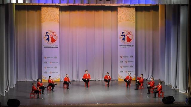 Образцовый ансамбль народного танца "Улыбка" - Веселые ложкари смотреть онлайн