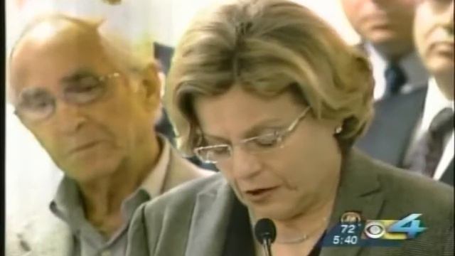 Rep. Ros-Lehtinen supports Holocaust survivors смотреть онлайн