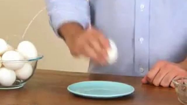 Как за 10 секунд почистить яйцо YouTube смотреть онлайн