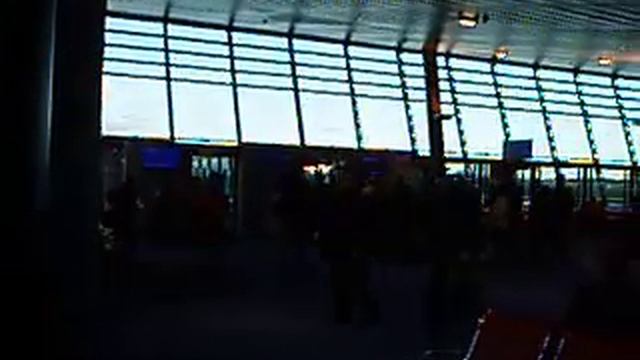 Lyon airport смотреть онлайн