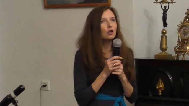 Татьяна Гизатова читает стих Ованеса Шираза "Голуби" @ ДК "Гайдаровец" 04.12.2016 смотреть онлайн