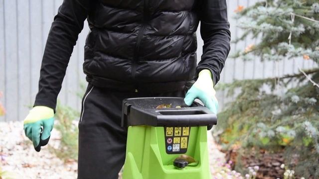 Электрический измельчитель Greenworks GACSB обзор и измельчение веток