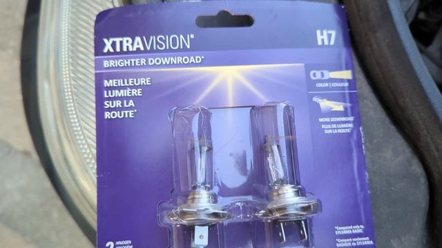 Mercedes Benz C300 Low beam Bulb Replacement смотреть онлайн