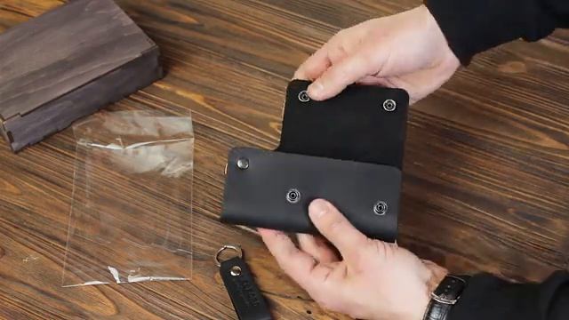 Ключница из матовой черной кожи HELFORD Кросс blk. Видео обзор кожаной ключницы. смотреть онлайн