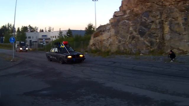 Volvo 240 vs Mercedes-Benz Sprinter смотреть онлайн