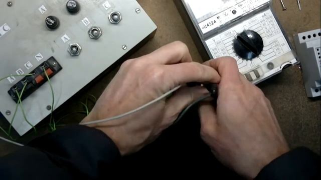 Автомат защиты электродвигателей CZF - 331 ремонт смотреть онлайн