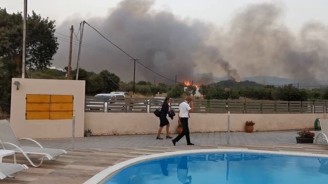 Fire near Theologos, Rhodes is still raging 7 hours since it started. смотреть онлайн