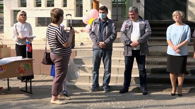 Акция РУСАЛа «Собери ребёнка в школу» в школе №13 смотреть онлайн