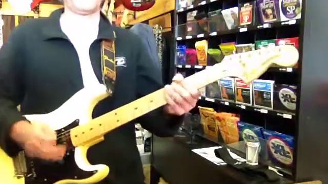 VENDUE Guitar Select LYON 1978 Fender Stratocaster vendue смотреть онлайн
