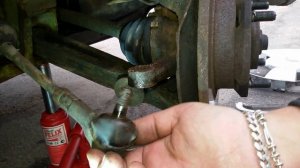 Замена наконечника рулевой тяги Daewoo Matiz, проварачивается палец с гайкой, что делать