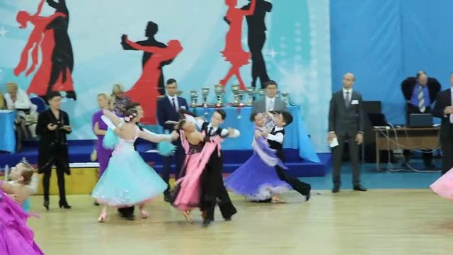 Откр. Перв. Ленинского Муницип. Района - 2015 Ю1 С класс Квикстеп финал Титов - Михееваа смотреть онлайн