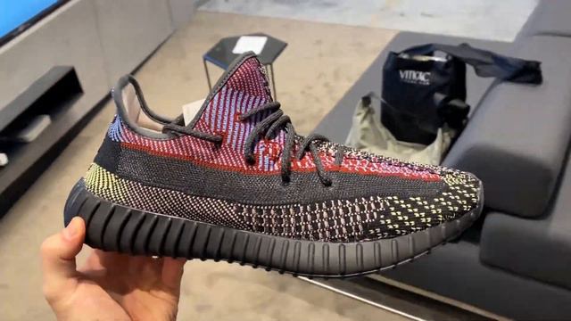 Обзор кроссовок Yeezy Boost 350 v2 “Yecheil” смотреть онлайн