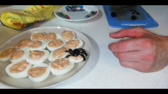 Закуска на halloween Черная вдова и Метла ведьмы Вкусный проект смотреть онлайн