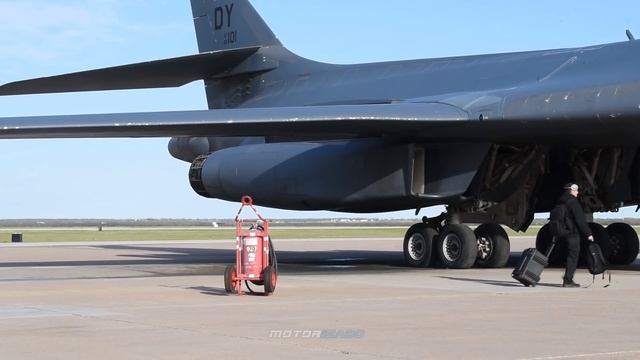 B1-B Lancer Aircraft Take Off US Air Force смотреть онлайн