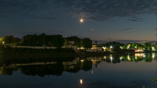 Соединение Луны и Венеры над Мирожским монастырем 24.05.2023 смотреть онлайн