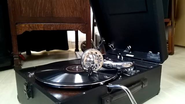 Fernandel ♪Ne Me Dis Plus : Tu♪ 1938rpm record , HMV 102 phonograph смотреть онлайн