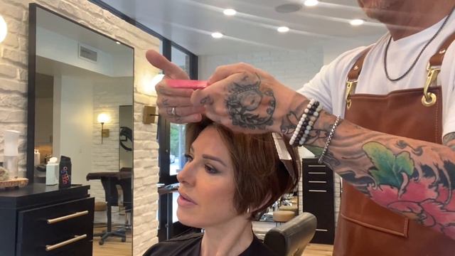 Intentional Hair With IG Star Stylist Chris Jones | Tips To Leave The Salon Happy | Dominique Sachs смотреть онлайн