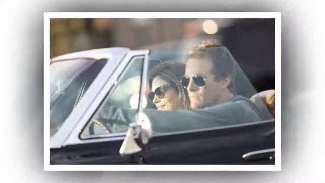Cindy Crawford and Rande Gerber take a spin around LA in classic Corvette смотреть онлайн