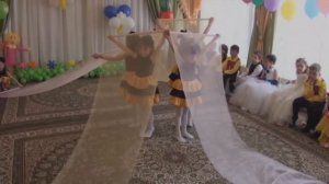 Выпускной утренник в детском саду Танец с полотнами