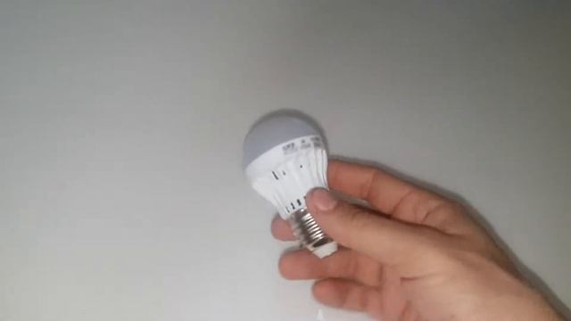 Тест крутой лампочки с АлиЭкспресс с датчиком звука смотреть онлайн