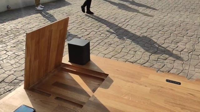 Умный стол на фоне москва сити смотреть онлайн