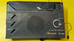 Разбор Меркурий РП-210. Очень богатый радиоприемник!Куча КМ конденсаторов.