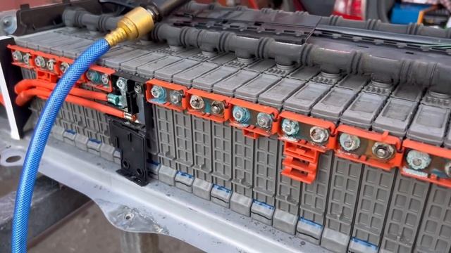 Чистка батарей Тойота Приус 20. Batteriereinigung Toyota Prius смотреть онлайн
