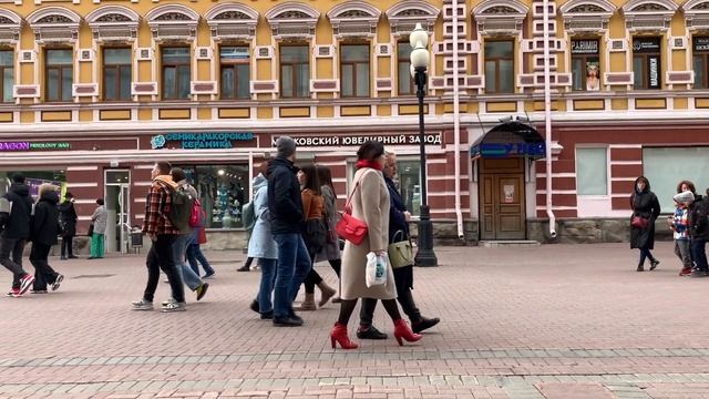 Москва весна Как одеваются люди в столице. Fashion and style on the streets of Moscow. 时尚与时尚 смотреть онлайн