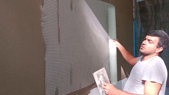 Панцирная сетка Bautex втапливается в клей Baumit. Двойной базовый армирующий слой под плитку смотреть онлайн