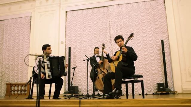 Trio plays Piazzolla Zita and Ponse Estrellita смотреть онлайн