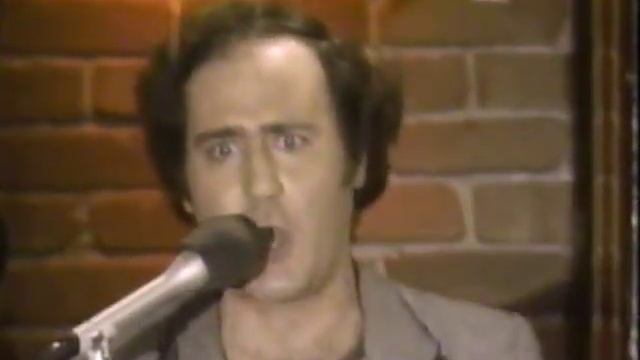 Andy Kaufman does his laundry on stage and plays the CONGAS смотреть онлайн