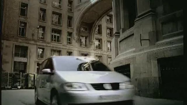 VW Touran - Teddy Bears TV Commercial