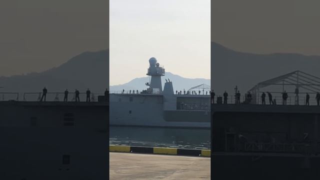 Американский военный корабль ? приплыл в порт Батуми смотреть онлайн