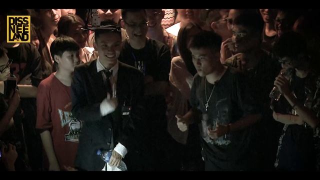 DISSNEELAND 8 - Hazel vs RisM - Rap Battle - DAO đấu với SÚNG смотреть онлайн