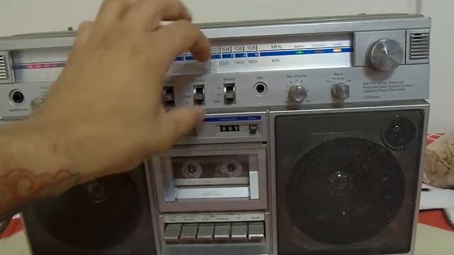 Vintage Boom Box IPOD and MP3 Player Ready. смотреть онлайн