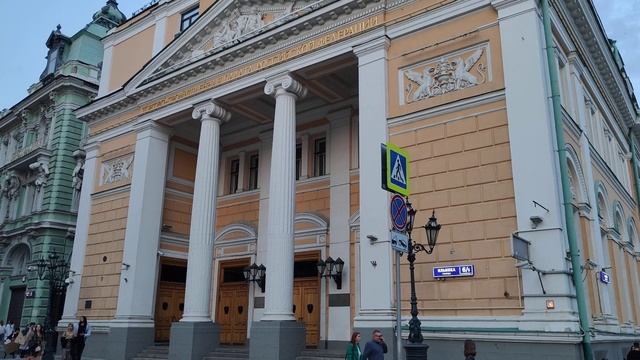 Фонтан на Биржевой площади. #Ильинка и Гостиный двор на пути к Красной площади и Кремлю #Moscow смотреть онлайн