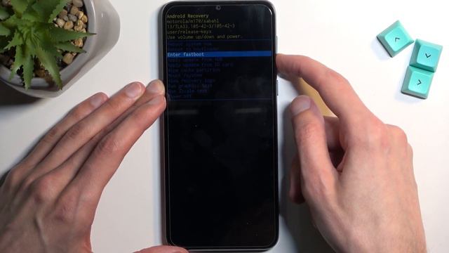 How to Wipe Cache on MOTOROLA Moto E13 смотреть онлайн