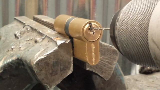Two Ways to remove a broken key смотреть онлайн